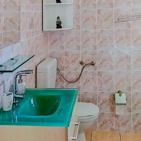 Cozy In Debina With Wifi Apartment